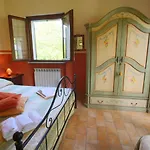 In Marche With Pool And Mountain Views 度假居